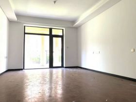 军山花园 3室3厅2卫 137m&sup2;