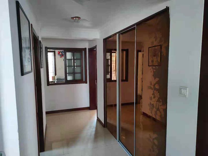 凤凰莱茵苑 3室2厅2卫 147m&sup2;