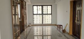 中南世纪花城三期 3室2厅2卫 140m²