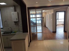 万通城 3室2厅2卫 135m&sup2;