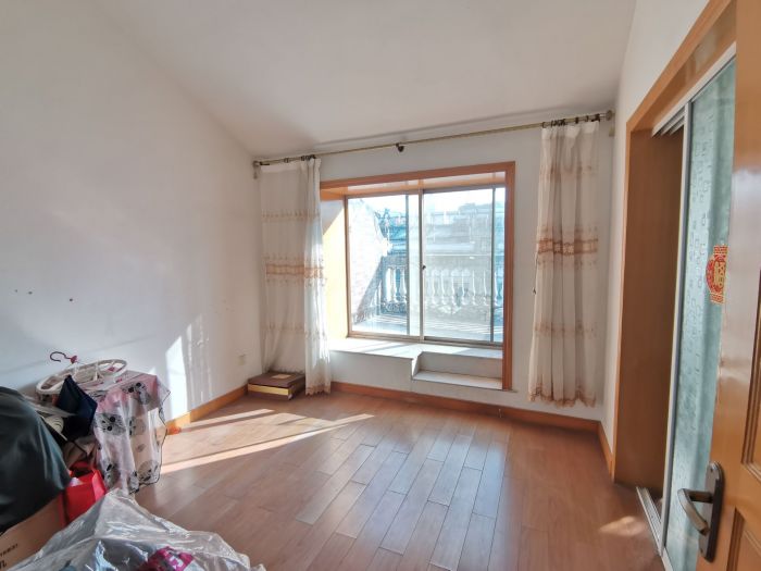 前景花苑 4室2厅2卫 141m&sup2;