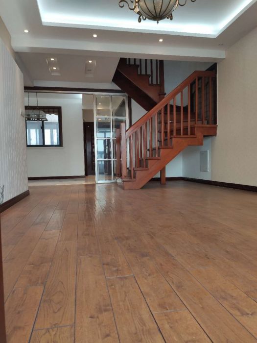 万通城 3室2厅2卫 135m&sup2;