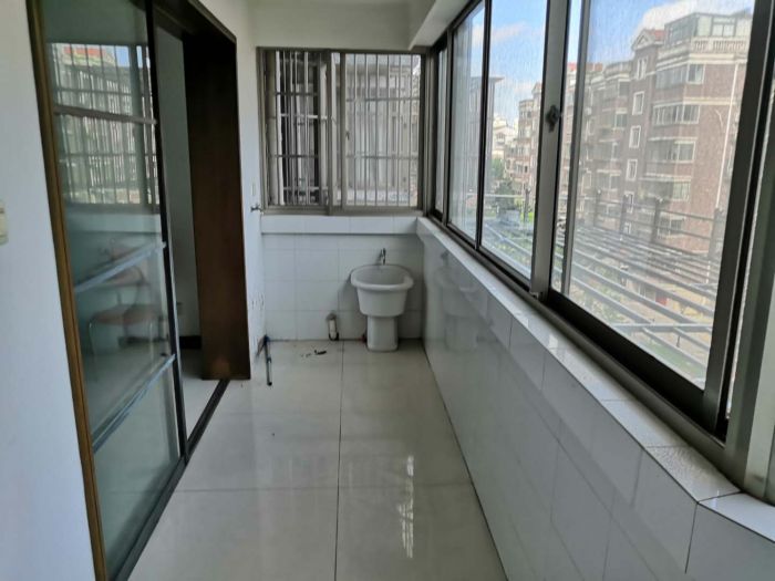 前景花苑 3室2厅1卫 137m&sup2;