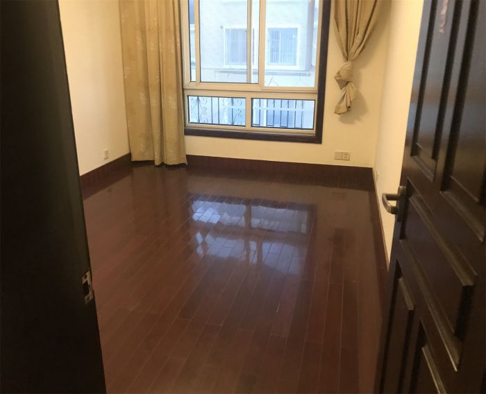 翡翠花园 3室2厅2卫 150m&sup2;