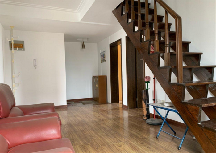 苏东花苑 3室2厅2卫 135m&sup2;