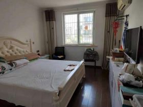 金辉花园 3室2厅1卫 139m&sup2;