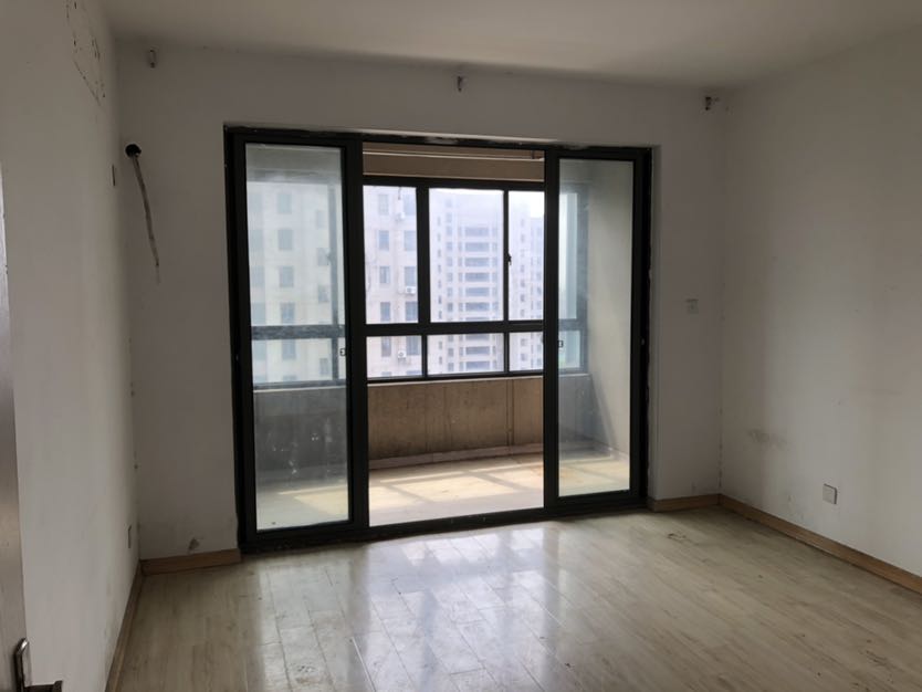 景华城 3室2厅2卫 132m&sup2;