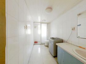 星湖花园 3室2厅1卫 126m&sup2;