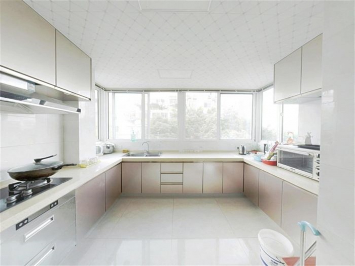 星通花园 3室2厅2卫 138m&sup2;