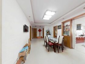 滨河东城 3室2厅2卫 140m&sup2;