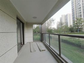 雍华府 4室2厅2卫 135m&sup2;
