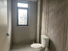 绿地新里城 3室2厅2卫 106m&sup2;