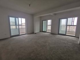中港翡翠城 3室2厅2卫 125.24m²