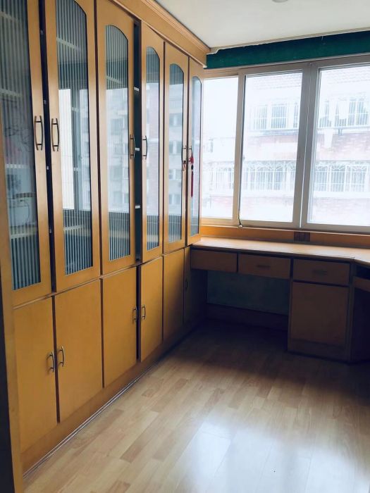 黎明花园 3室2厅1卫 186m&sup2;