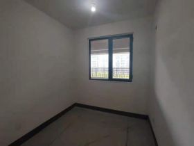 绿地新里城 3室2厅1卫 90m&sup2;