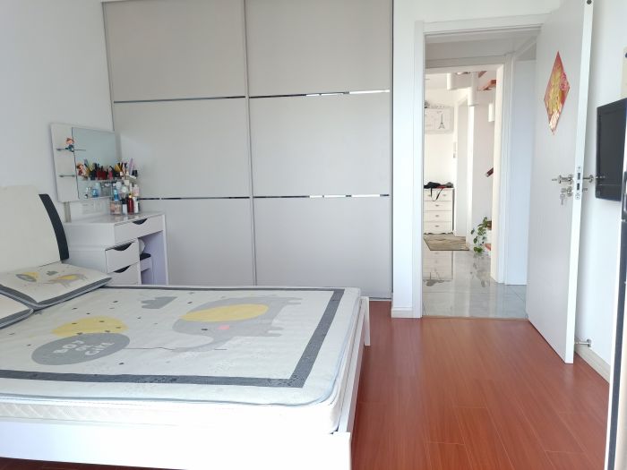 春天花园 3室2厅1卫 75m&sup2;