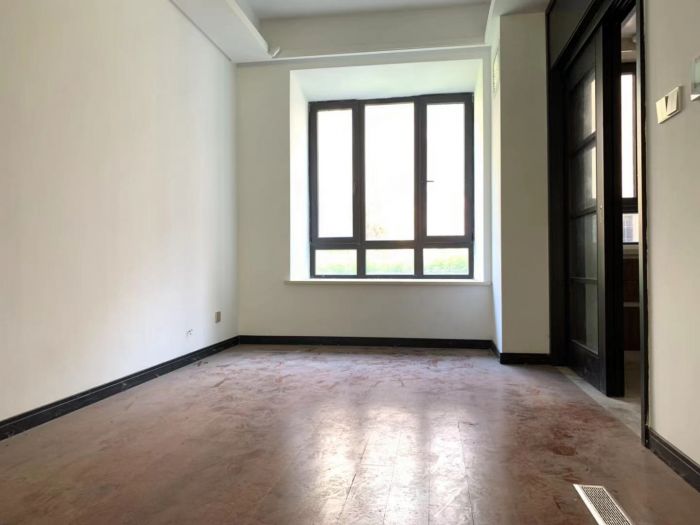 军山花园 3室3厅2卫 137m&sup2;