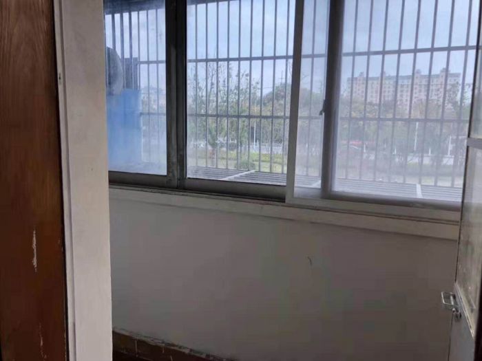 新华园 3室1厅1卫 80m&sup2;