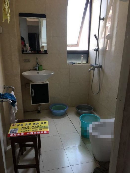 华强城 3室2厅2卫 132m²