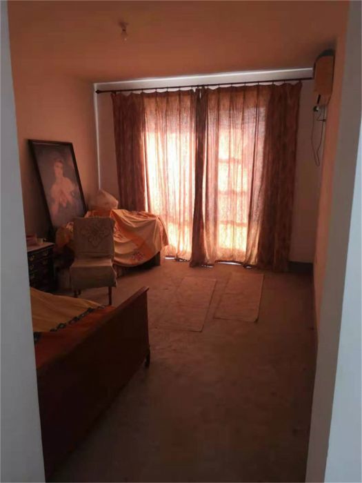星湖花园 3室2厅2卫 205.3m&sup2;