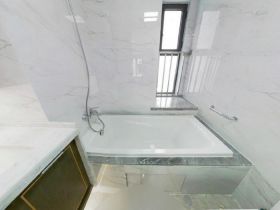 都会沁园 4室2厅2卫 150m&sup2;
