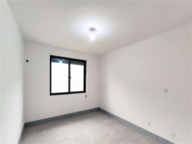 兴石花园 4室2厅2卫 142m&sup2;