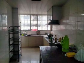新胜花苑 3室2厅1卫 125m&sup2;