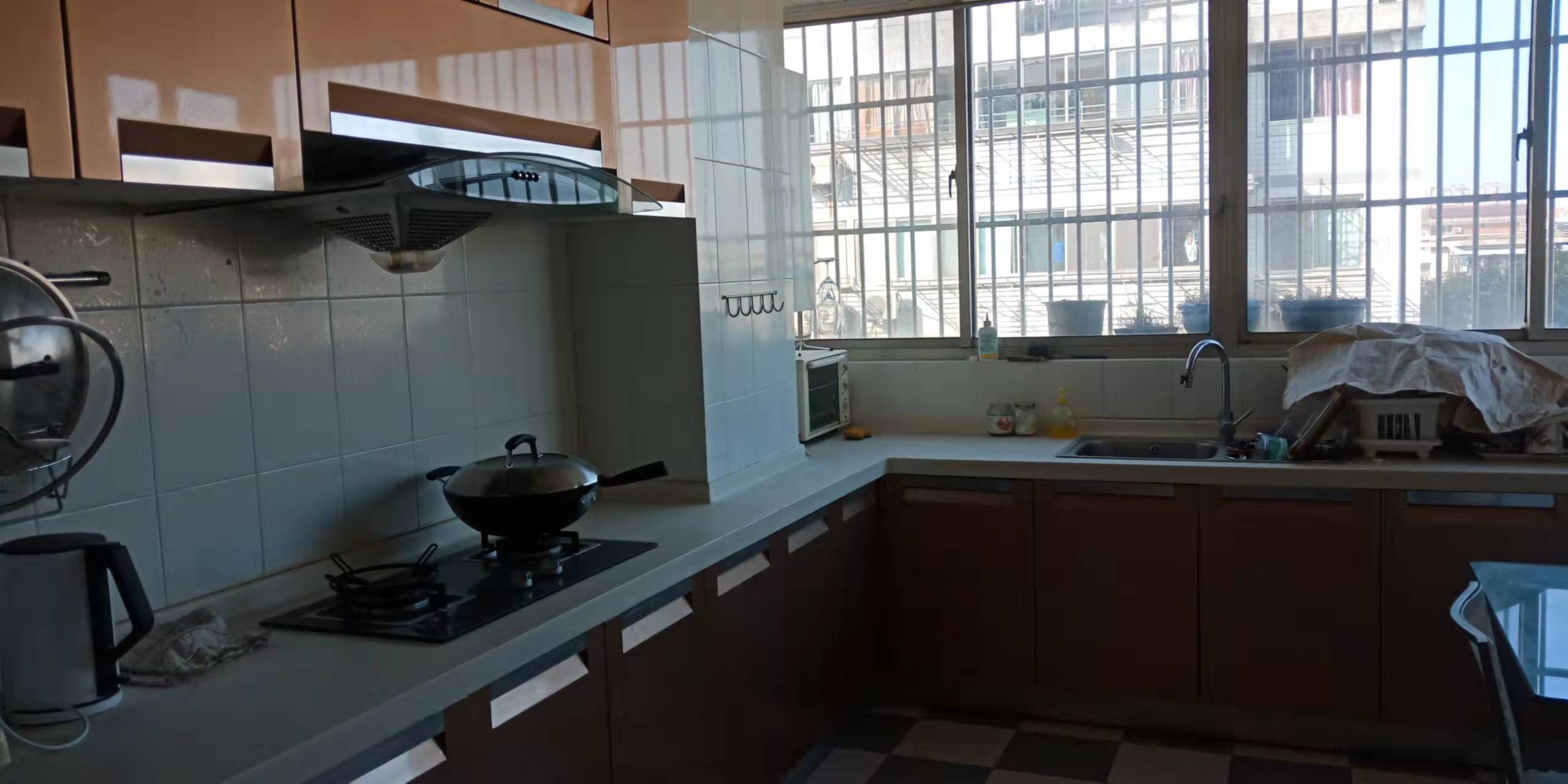 莲花苑 4室2厅1卫 139m&sup2;