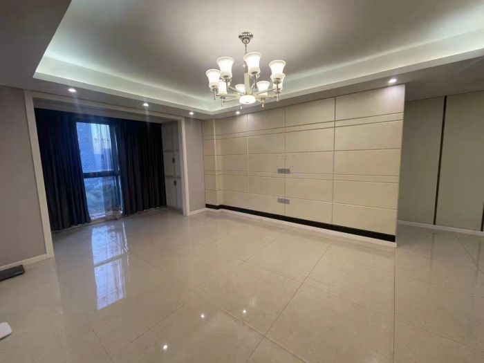 莱茵河畔 3室2厅2卫 135.00m&sup2;