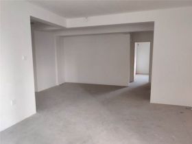 世家花园 4室2厅2卫 136m&sup2;