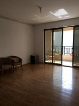 华强城 3室2厅2卫 132m²