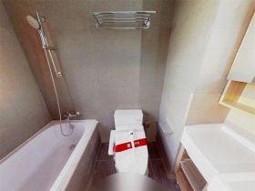 雍华府 4室2厅2卫 136.2m&sup2;