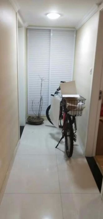 鸿运大厦 4室2厅2卫 158m&sup2;