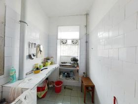 城港新村 1室1厅1卫 47m&sup2;