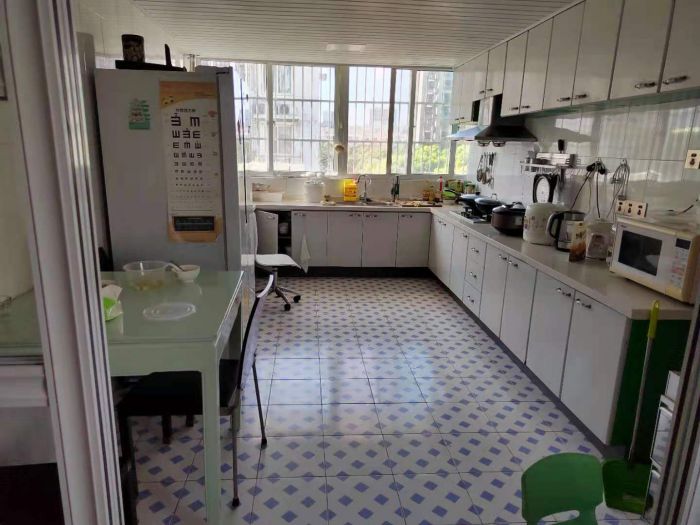 金辉花园 3室2厅1卫 139m&sup2;