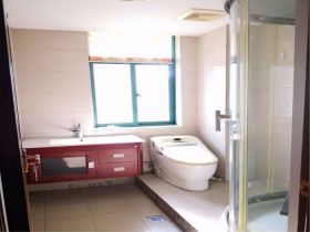 凤凰莱茵苑 4室2厅2卫 258m&sup2;