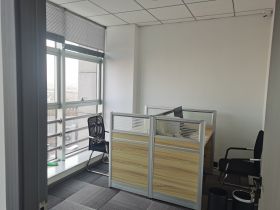江海大厦 4室2厅0卫 200m²