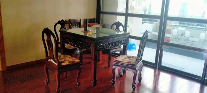 东昇花园 3室2厅2卫 132m&sup2;