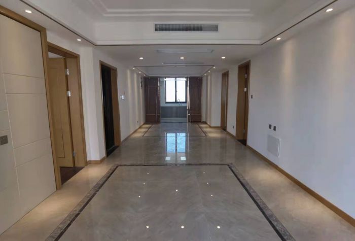 中南世纪花城三期 3室2厅2卫 137m&sup2;