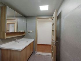 雍华府 4室2厅2卫 136.2m&sup2;