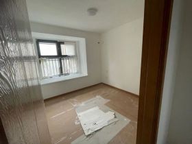 绿地新里城 3室2厅1卫 90m&sup2;