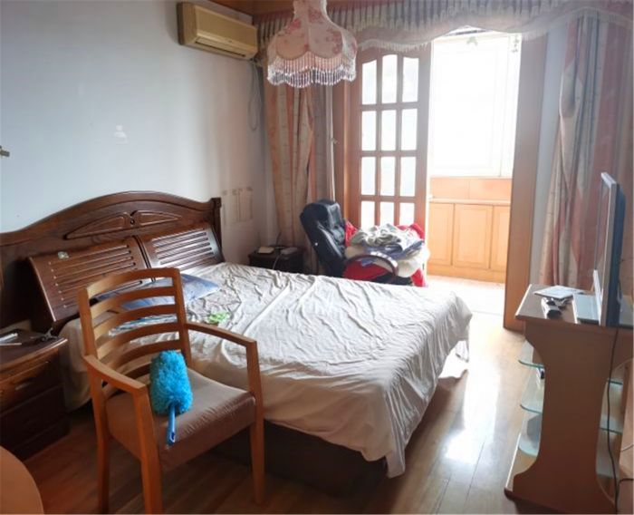 南园路18号大院 4室2厅2卫 154m&sup2;