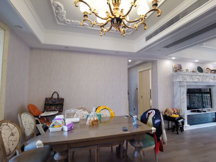 中南世纪花城三期 3室2厅2卫 135m&sup2;