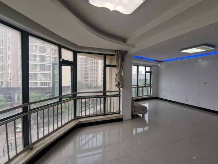 凤凰莱茵苑 3室2厅2卫 149.5m&sup2;