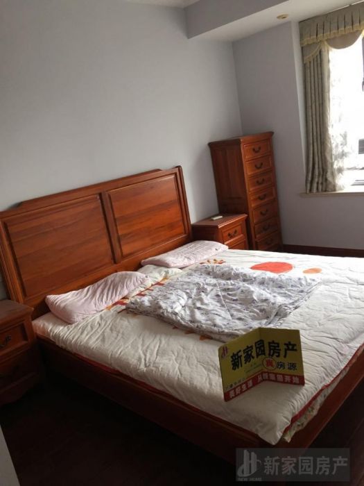 景华城 3室2厅2卫 133m&sup2;