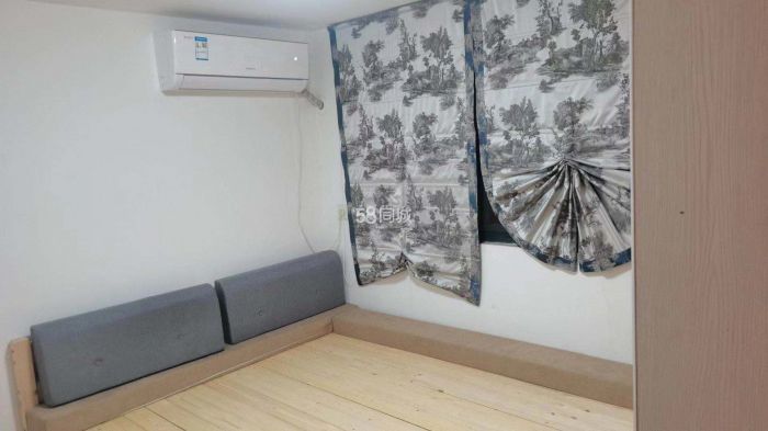 华都商业广场 3室2厅1卫 70m&sup2;