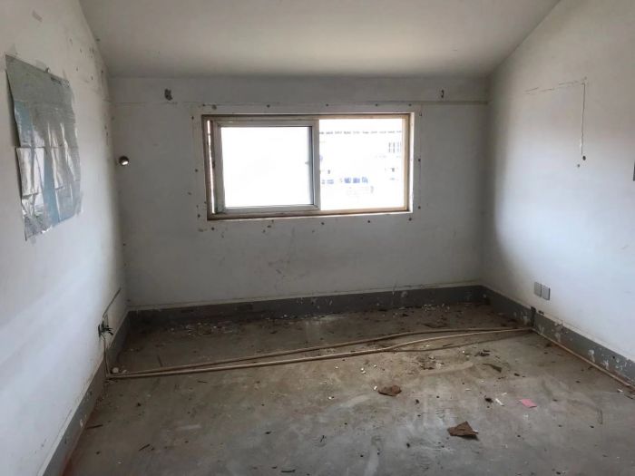 外滩小区 5室3厅2卫 222m²