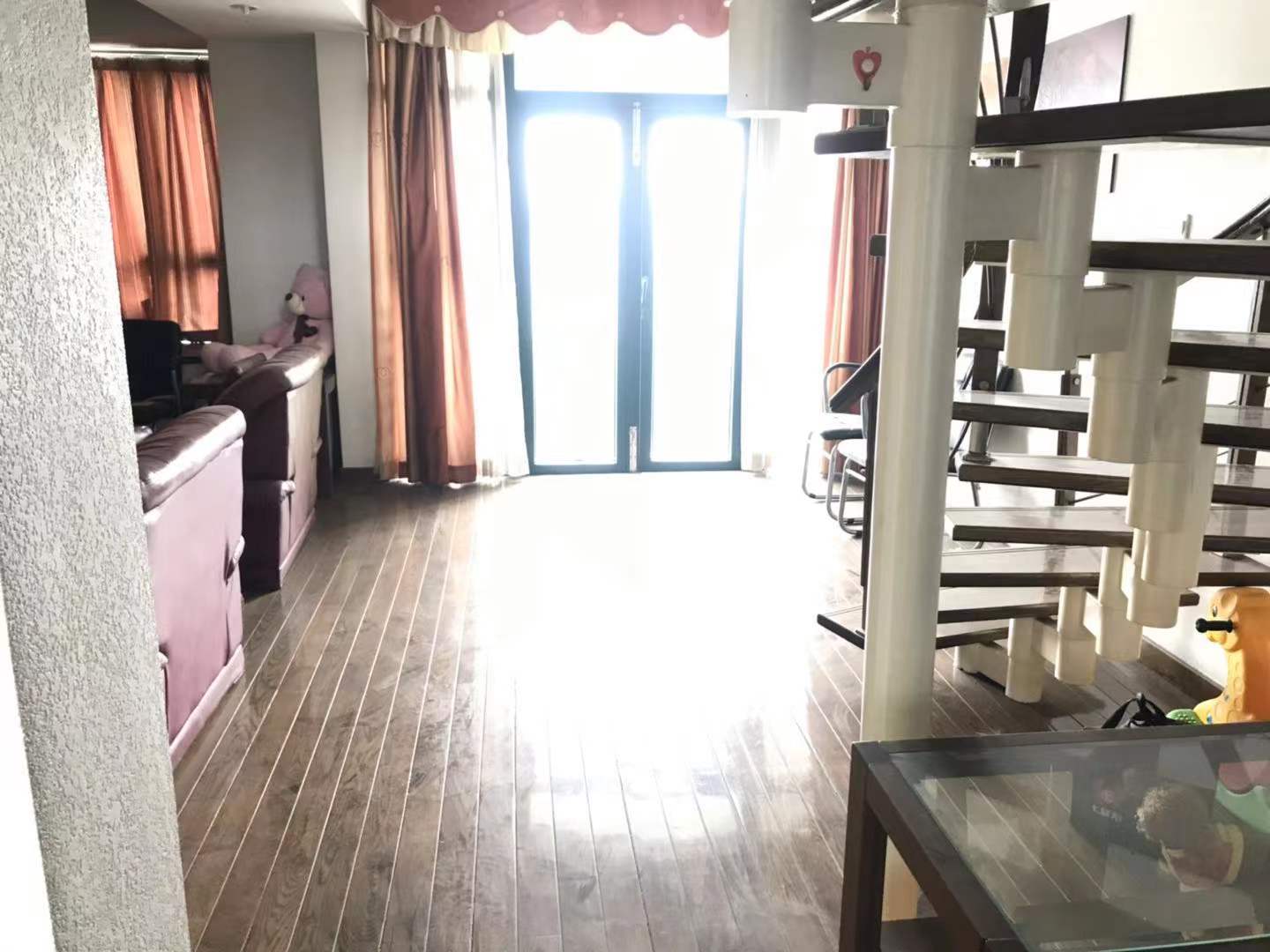 都市华城 4室2厅3卫 210m&sup2;