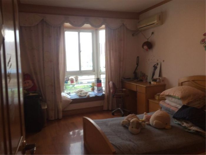 光明南村 5室2厅1卫 191m&sup2;