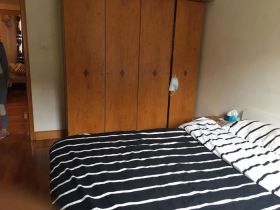 桃坞路服饰城 4室2厅2卫 136m&sup2;